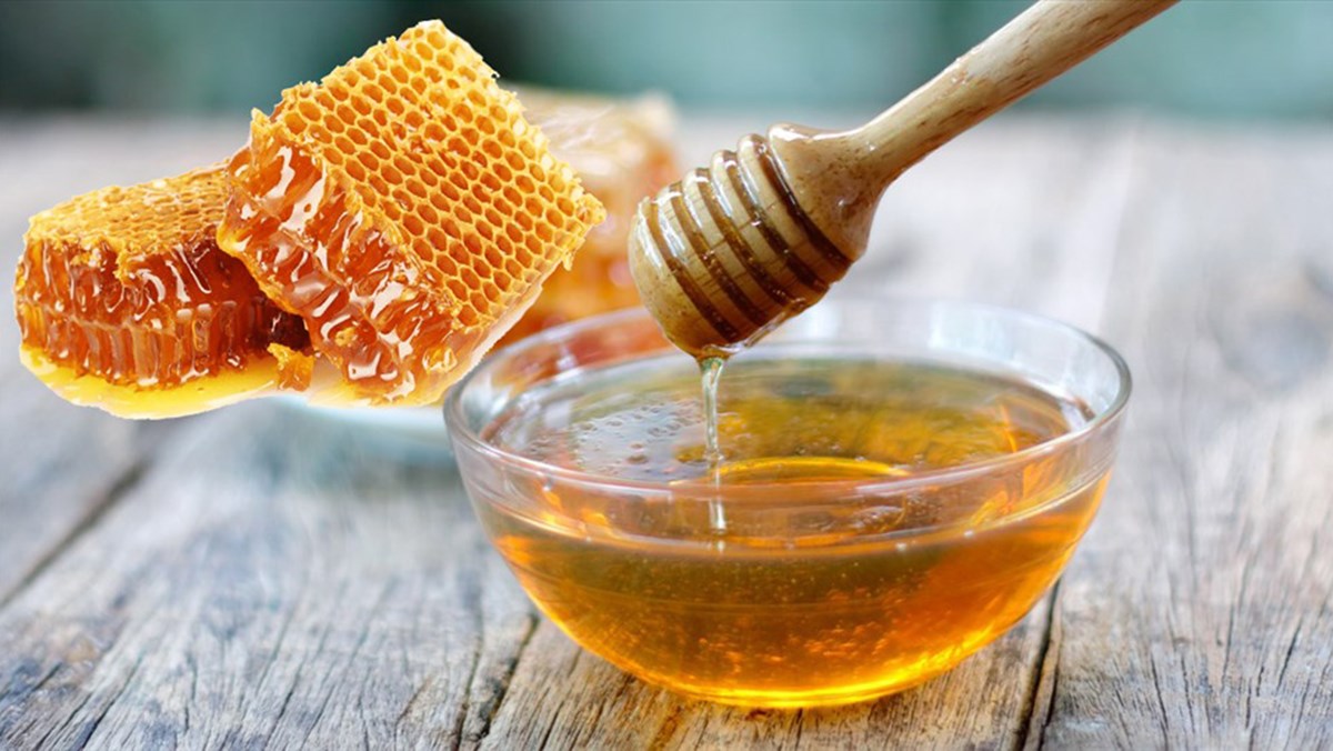 Cách che khuyết điểm nách thâm bằng mật ong